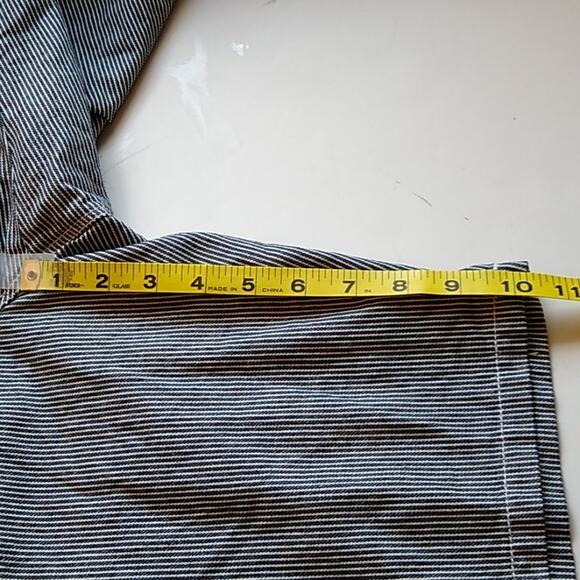 Dockers 30X10 pin stripped walking shorts.. Summer fun - Picture 8 of 8